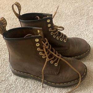 Brown Dr Martens Doc Martens women’s 8 men’s 7.5